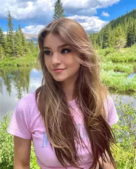 21 Stunning Brooke Monk No Makeup Photos | Fabbon