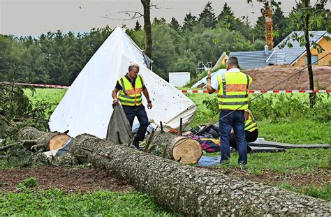 J Hriger Herrenberger Von Baum Erschlagen Teenager Stirbt Bei