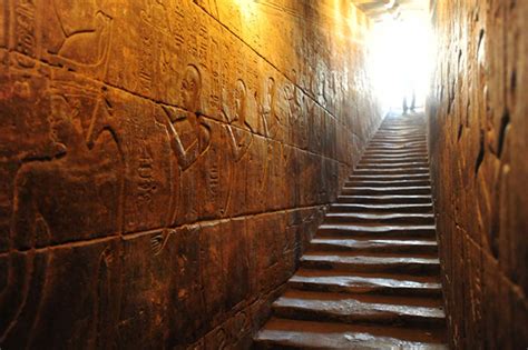 El Templo De Hathor En Dendera El Majestuoso Hogar De La Diosa Egipcia