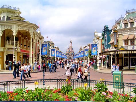 Main Street Usa Main Street Usa Disneyland Park Disneyla Flickr