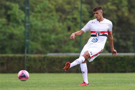 Zagueiro Tricolor é Convocado Para A Seleção