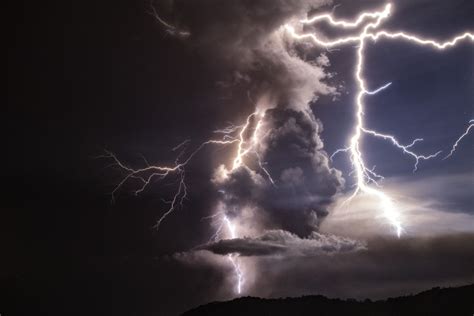 Photos: The Eruption of Taal Volcano in the Philippines - The Atlantic