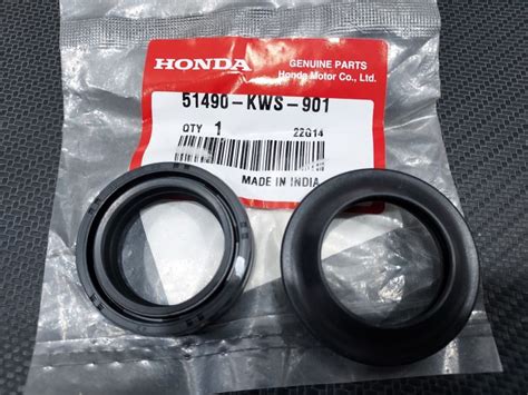 ORIGINAL HONDA FRONT FORK OIL SEAL SET 1PC DUST SEAL 1PC OIL SEAL