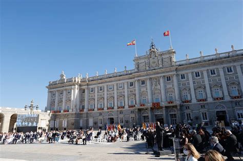 Los Reyes presiden el homenaje a las víctimas de la Covid19 al que