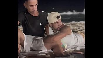 Mamou o novinho na praia em público Completo no Red XVIDEOS