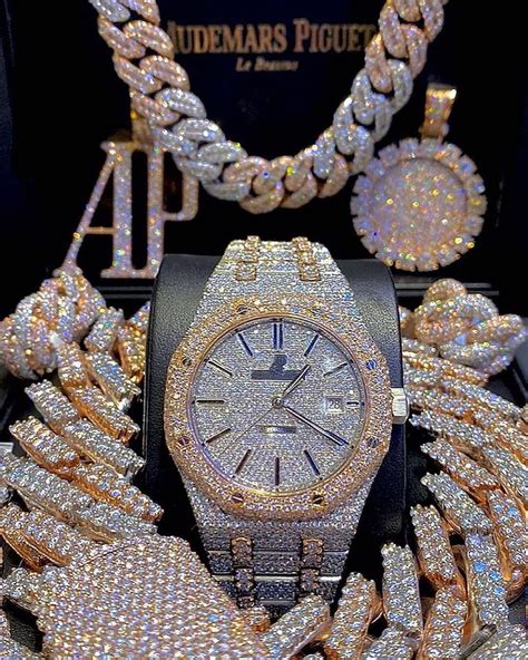 Pin By Kay Mccray On Bling Expensive Jewelry Luxury Big Gold Chains