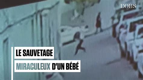 Le sauvetage miraculeux d un bébé qui tombe du 5e étage en Chine YouTube