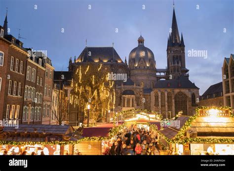 Aachen Weihnachtsmarkt Stock Photo Alamy