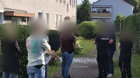 Explosion an Mehrfamilienhaus in Köln Polizei prüft Verbindungen zur