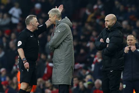 Watch Arsene Wenger Apologizes For Pushing Fourth Official In Arsenal