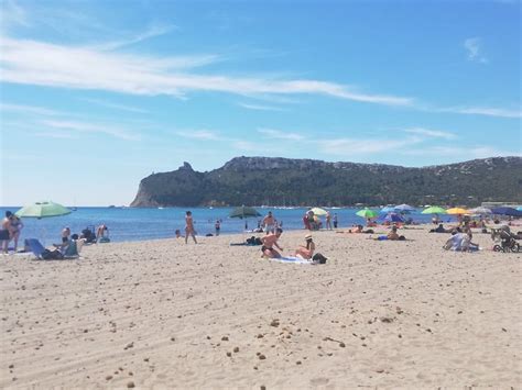 Cagliari Tensione Al Poetto Uomo Si Denuda In Spiaggia E Viene