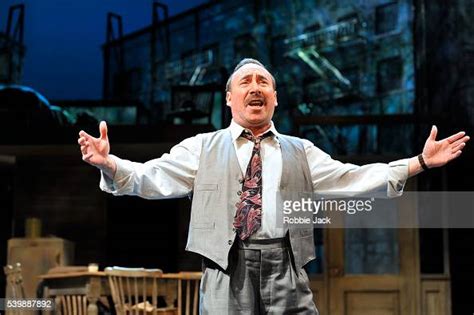 Antony Sher As Willy Loman In The Royal Shakespeare Companys