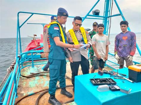 Amankan G Bali Polres Probolinggo Kota Gelar Patroli Di Laut Utara