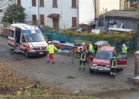 Si Ribalta In Una Scarpata Finendo Contro Una Casa