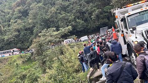 Camioneta Que Salió De Medellín Se Fue A Un Abismo En El Alto De Minas