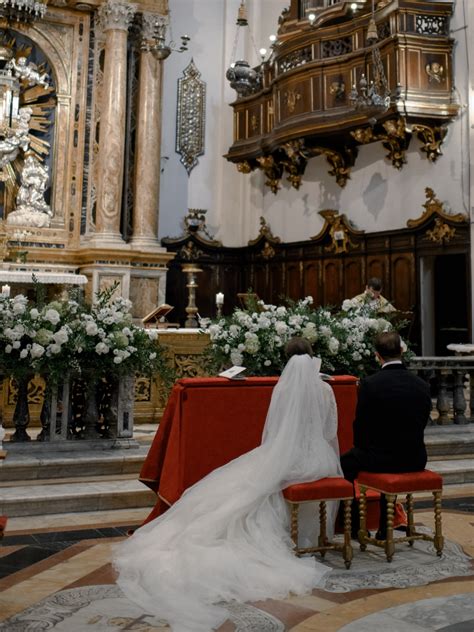 The bride looked like a princess for her Italian castle wedding