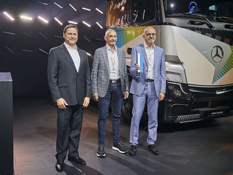 Προοδεύουμε μαζί η Daimler Trucks τιμά τους προμηθευτές της για