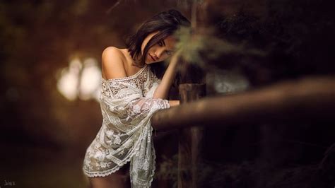 David Mas Women Model Brunette Delaia Gonzalez Looking At Viewer Bare Shoulders Women