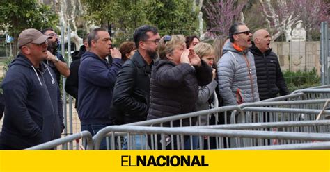 Funcionarios De Prisiones Abuchean A Ubasart A Su Llegada Al Parlament