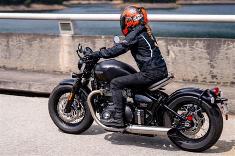 2023 Triumph Bonneville Bobber Review | First Ride | Rider Magazine