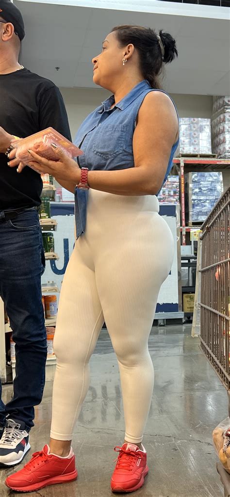 Oc Latina Milf White Leggings Vpl At Grocery Store Spandex Leggings Yoga Pants Forum