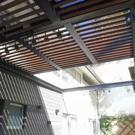 Dise O De Terraza P Rgola Retr Ctil Deck Lambrin Muro Verde Toldos