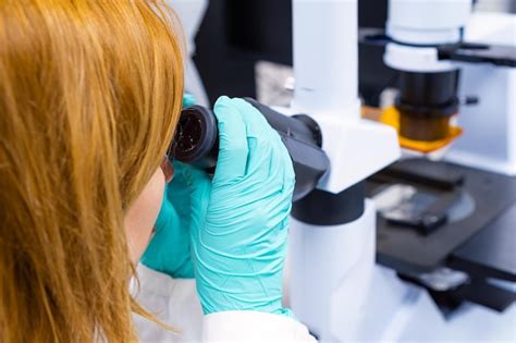 Premium Photo A Woman Scientist Is Performing Biological Analysis