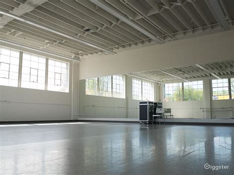 S F Clearspan Dance Studio W Natural Light Rent This Location