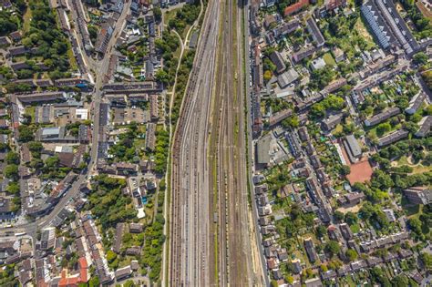 M Lheim An Der Ruhr Von Oben Stadtansicht Mit Gleisanlagen In M Lheim