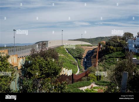 Tijuana border crossing hi-res stock photography and images - Alamy