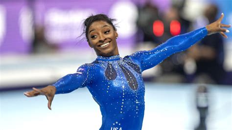 Simone Biles devient la gymnaste la plus titrée de lhistoire et se