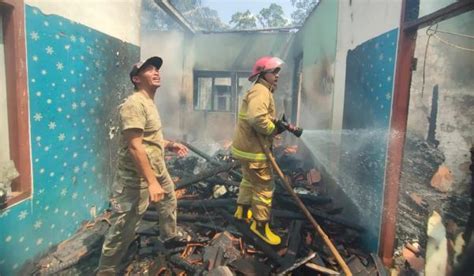 Ruang Kelas Madrasah Dan Rumah Ustadz Di Cisaga Ciamis Gosong Jadi Abu