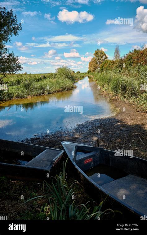 Des Bateaux à Fond Plat Chaland Amarrés Dans Le Parc National De La