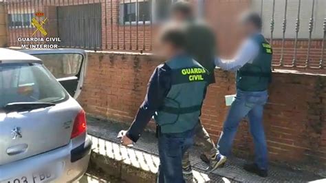 Cuatro Detenidos Por Secuestrar Maniatar Y Golpear A Un Var N En Mora