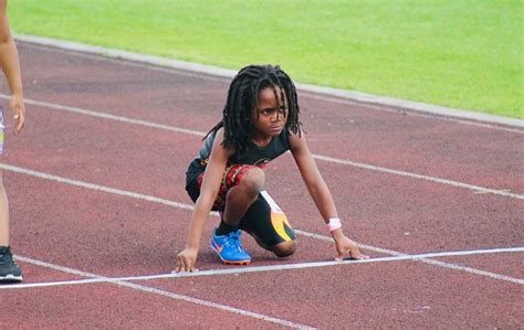 El niño más rápido del mundo se hace viral gana más cómodo que Usain Bolt