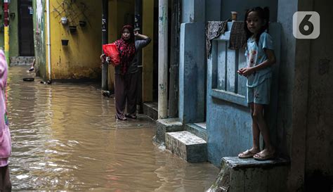 Banjir Di Kawasan Kebon Pala Kampung Melayu Mulai Surut Foto Liputan