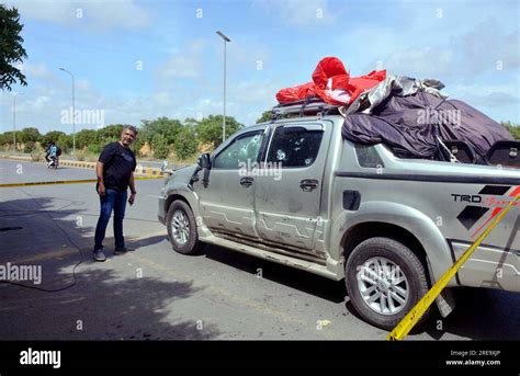 Hyderabad Pakist N De Julio De Vista De Un Veh Culo Bajo