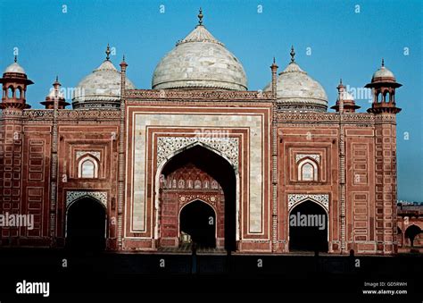 Mosque at Taj Mahal Stock Photo - Alamy