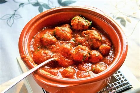 Albondigas Con Salsa De Bekendste Spaanse Gehaktballetjes In Een