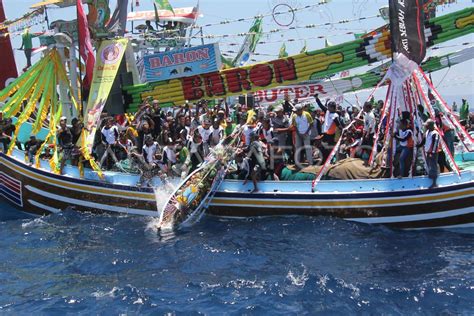 Tradisi Ritual Petik Laut Antara Foto