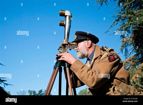 Demostraci N De La Guerra Mundial Campo Militar En Periscopio