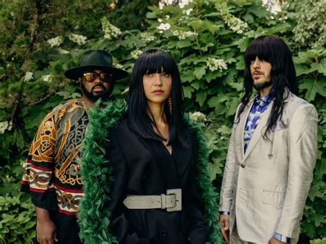 It S Earth Music Khruangbin And Vieux Farka Tour On Their Dynamic