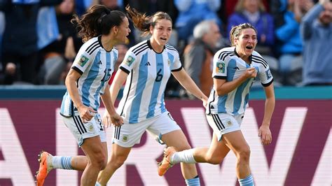 El fútbol femenino y sus dos caras - Pausa