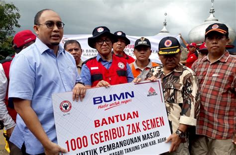 Semen Padang Serahkan 1000 Zak Semen Untuk Masjid Di Lokasi Banjir Dan