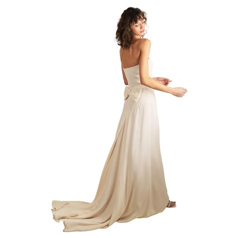 Valentino wedding ivory strapless fitted bodice bow back silk train