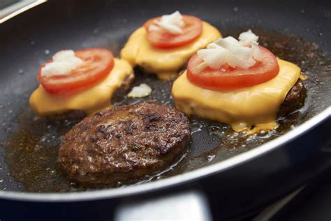 Secret To Cooking Burgers In A Pan Pan Fried Hamburgers How To Cook