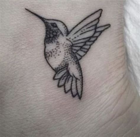 Hummingbird tattoo | Hummingbird tattoo black, Traditional tattoo hummingbird, Small hummingbird ...