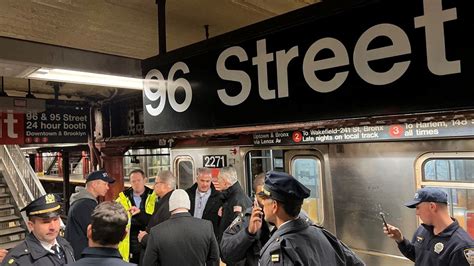 Watch NYC Subway Service Impacted by Train Derailment - Bloomberg