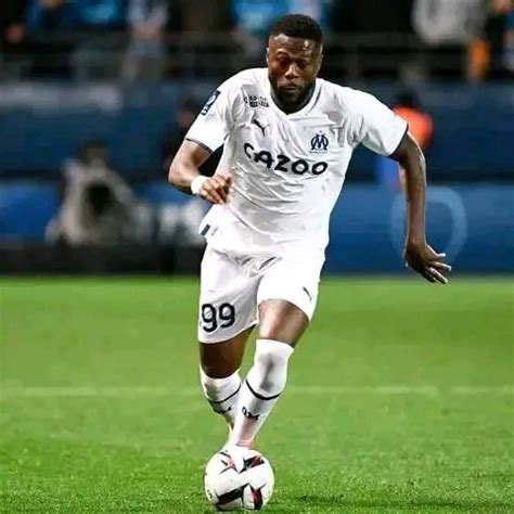 Ligue Chancel Mbemba Nomin Pour Le Prix Du Joueur Africain Total