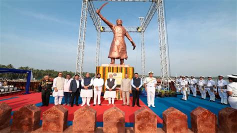 छत्रपती शिवाजी महाराजांचा पुतळा पडल्याप्रकरणी कंत्राटदारावर गुन्हा दाखल